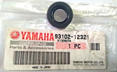 Cальник Yamaha OEM № 93102-12321